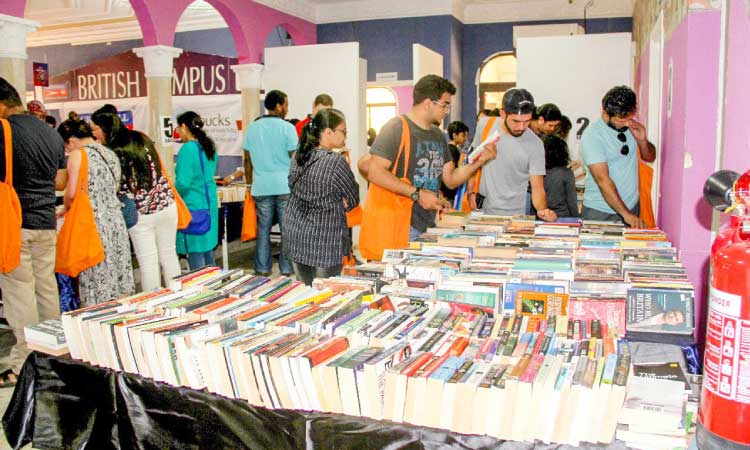 അജ്മാനില്‍ പുസ്തക വിപണന മേള നടത്തി